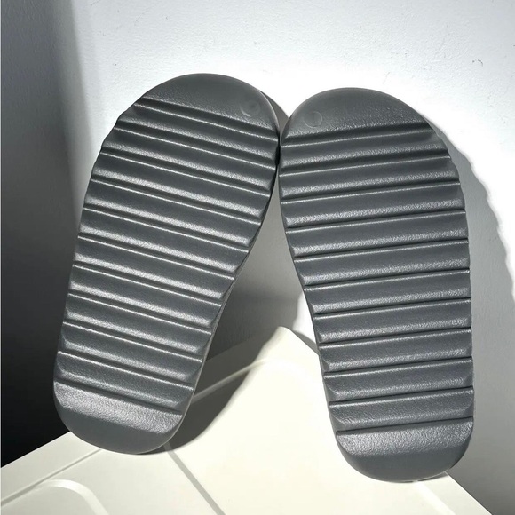 NWT yeezy slide Fashion EVA slippers sandal shoes unisex sneakers black - Picture 3 of 3